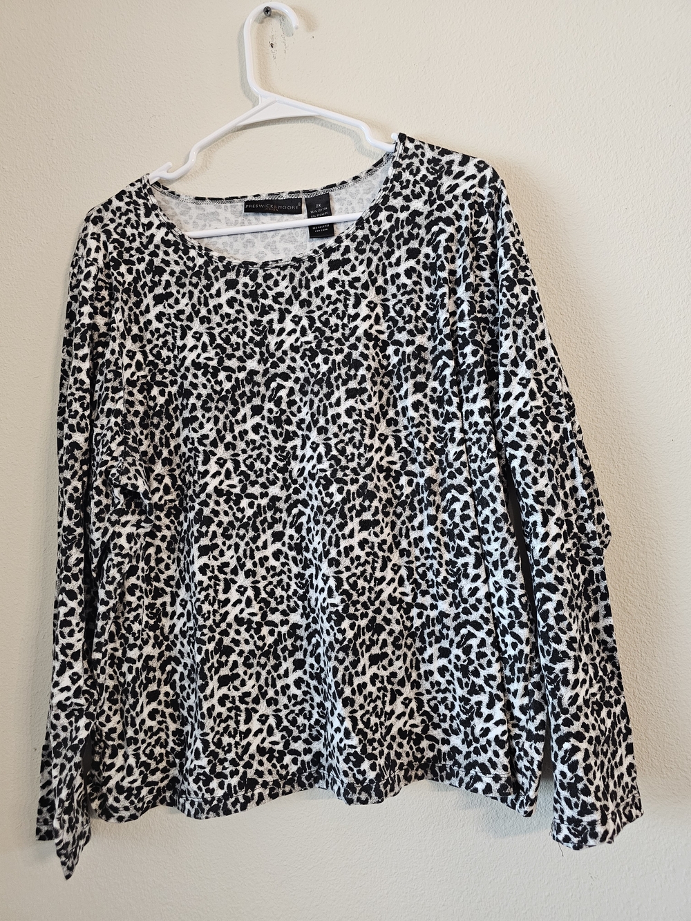Preswick & Moore Black and White Leopard-Print Long Sleeve Tee